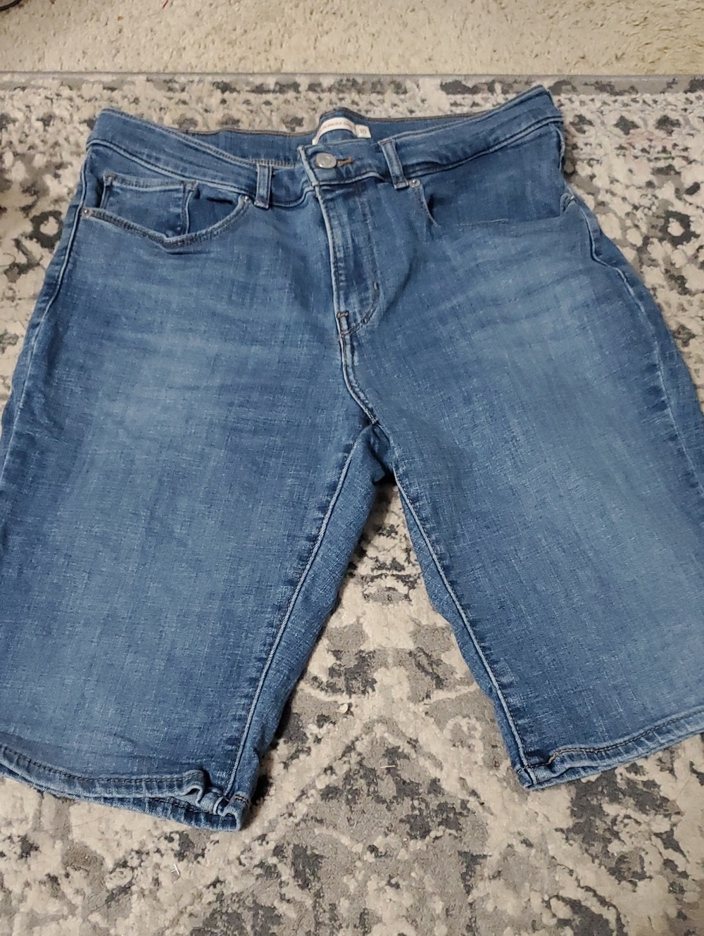 Levi's Women's Bermuda Medium Blue Denim Jean Shorts Size 30